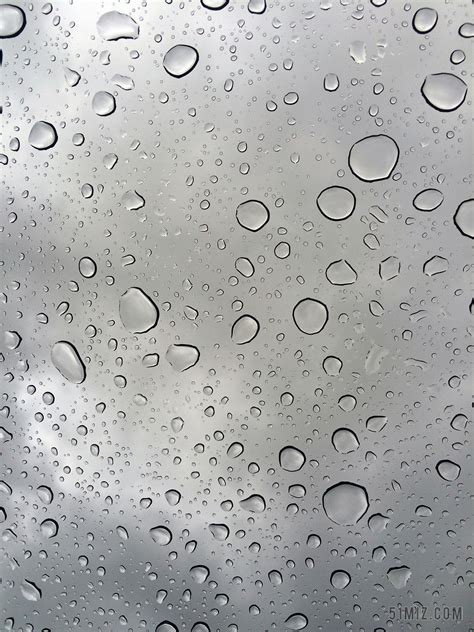 玻璃上的雨滴摄影图高清摄影大图-千库网