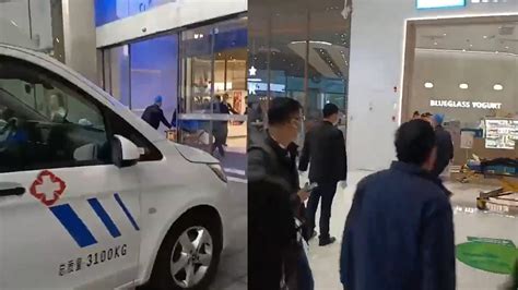 上海一商场内男子跳楼砸中行人 警方:男子死亡 被砸者无生命危险|上海市|跳楼_新浪新闻