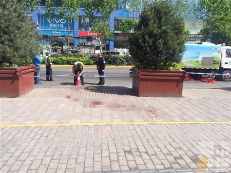突发:西安小寨再发伤人事件 1女子被120拉走_手机新浪网