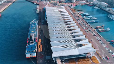 世界最大豪华客滚船停靠南沙国际邮轮母港