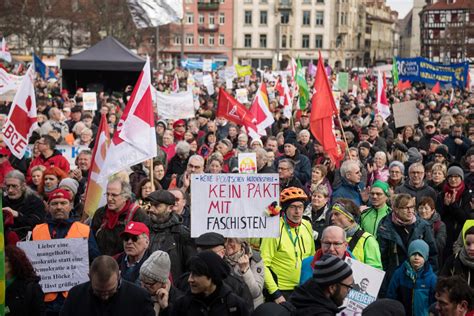 EKMD | Nachrichten | Tausende Menschen bei Protesten gegen Rechts in ...