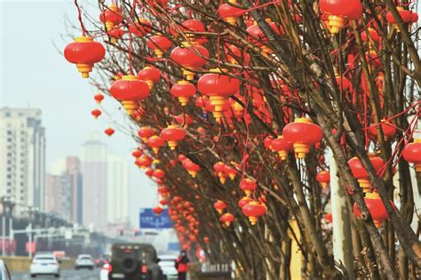 阳江 ： 市区街道张灯结彩 喜庆祥和迎新春