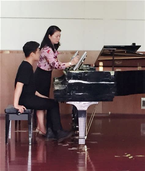 我院音乐系康毓春老师成功赴武汉音乐学院举办钢琴大师课-中国人民大学艺术学院