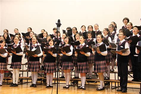 五年级举行《唱响红歌经典 共建魅力校园》合唱比赛-正源学校 一切为了孩子的健康成长