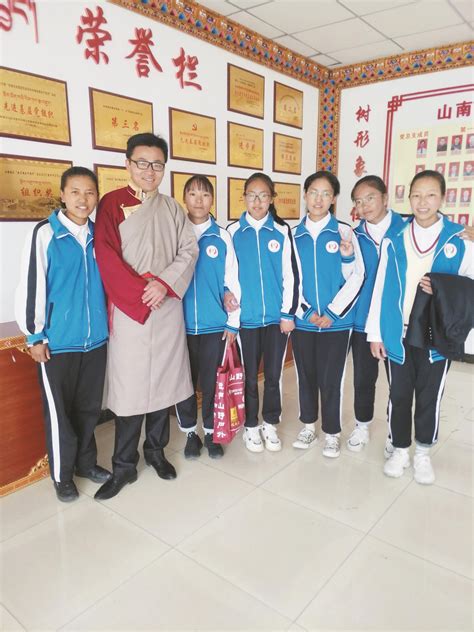 市二中教师熊亮萍获2020年度“岳阳最美乡村教师”称号