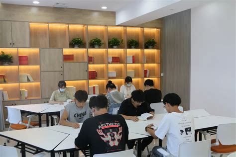 扬州市职业大学“一站式”学生社区服务中心 启动运行