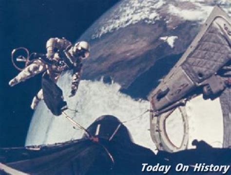 人类迈向太空第一步，1965年苏联宇航员首次太空行走_凤凰网视频_凤凰网
