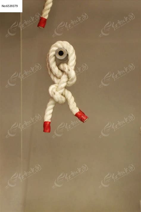 两根绳子临时拼接这样打结，一拉就解，活结绳结打法