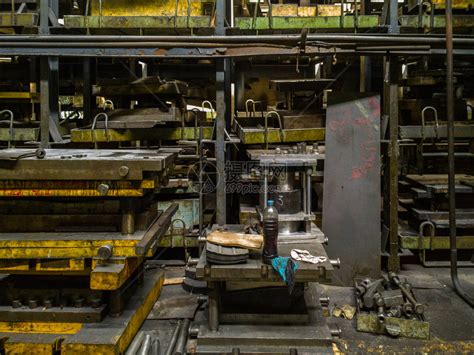金属加工厂车间的焊接技术高清图片下载-正版图片600712510-摄图网
