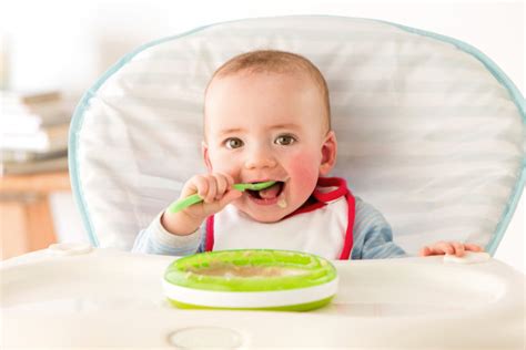亚洲人儿童皮肤可爱宝宝在吃东西高清图片下载-正版图片501980881-摄图网