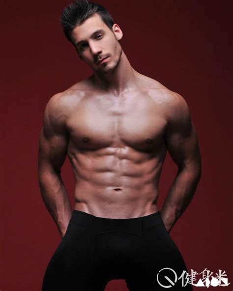 英国性感肌肉男模Adam Cowie沙滩演绎黑白大片 欧美肌肉男模全裸写真 胡子肌肉男模 英国 健身迷网