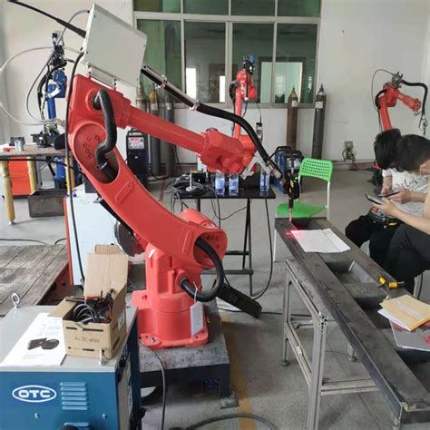 氩弧焊机器人 东莞摆臂焊接机器人视频_东莞市科智达机器人有限公司