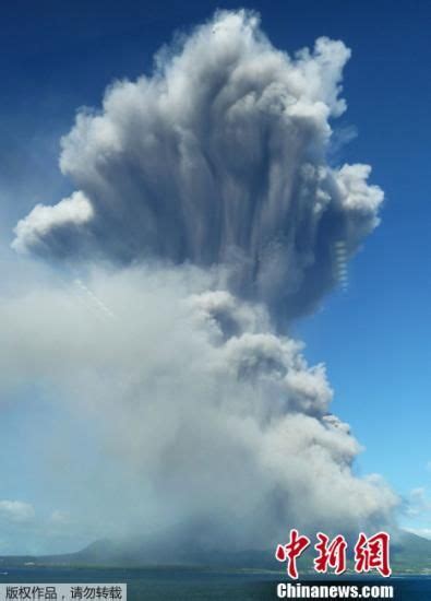 日本樱岛火山喷发 浓烟直冲高空