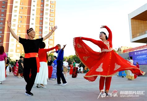 “一起来跳新疆舞”乌鲁木齐广场舞展演活动举办 -中国旅游新闻网