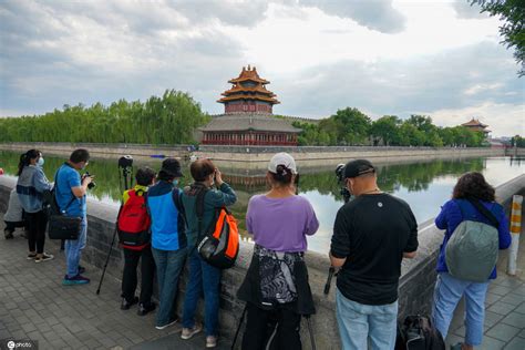 北京角楼风景迷人 吸引众多摄影爱好者拍照留念