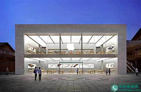 刚开业的台北苹果直营店，采用最新设计风格独立店面，欣赏下吧~
