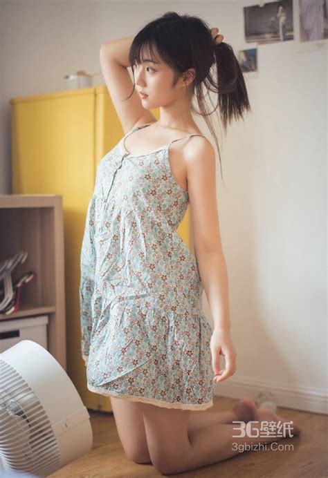 甜美女生头像吊带裙子