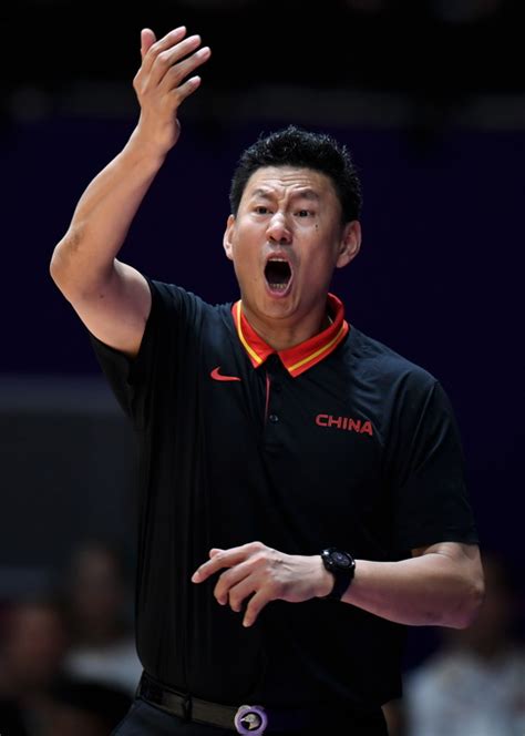 李楠上任后带中国队备战两场男篮世预赛 主力控卫赵继伟即将归来 | 北晚新视觉