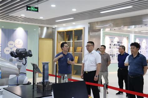 郴州市科技局来潇湘实验室调研-机器人视觉感知与控制技术国家工程研究中心