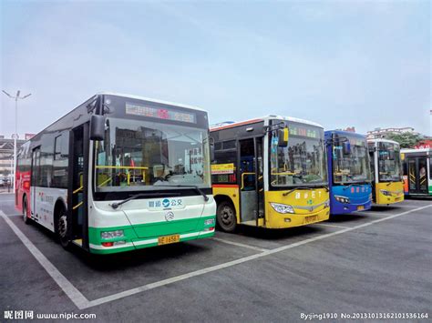 自动驾驶公交车郑州城区试运行 无需驾驶员就能安全运营