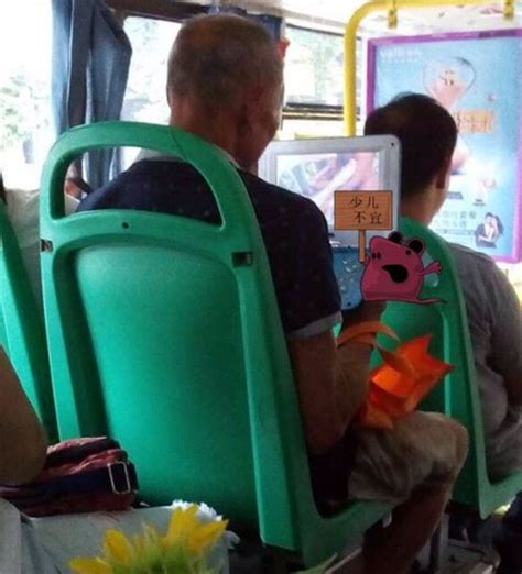 女乘客尴尬又气愤 公交车上男子公然播放淫秽视频-闽南网