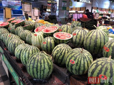 抚顺路批发市场日销西瓜6万斤！今夏，青岛人有多爱“吃瓜”？