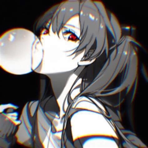 甜美女生头像红眼动漫