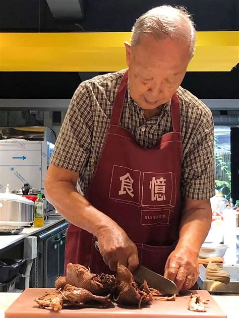 亚洲独一无二的火爆餐厅，主厨都是留守老人，93岁爷爷的菜吃哭年轻人__凤凰网