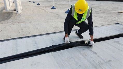 屋面防水卷材铺贴顺序和方向如何确定？如何选择防水卷材？_质量_时候_进行