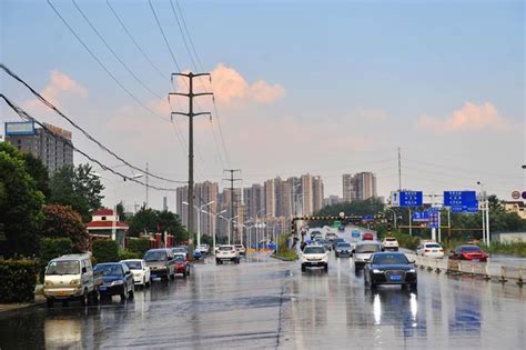 武汉金银湖:一场突如其来的雷暴雨，让车外温度直降超10℃