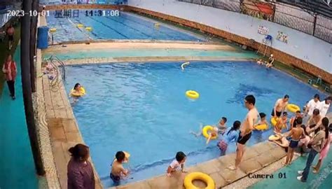 男童在游泳馆不幸溺亡：无人发现异常数分钟后才被捞起，当地多部门介入调查处理_深圳新闻网