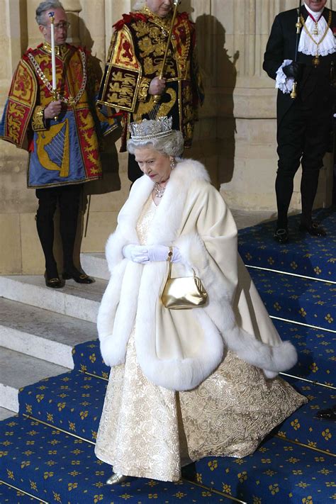 女王伊丽莎白二世最时尚剪影