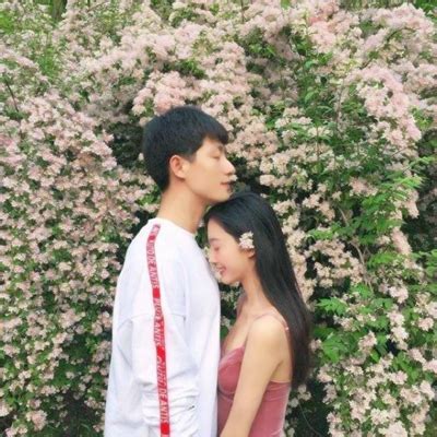 情侣甜美女生拍照片头像