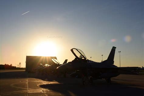 秀夜间战斗力！美军F-35B在准航母上练夜间起降