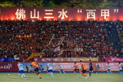 广东佛山：“西甲”点燃全城足球热-人民图片网