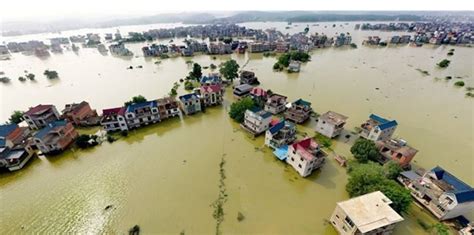 四川达州：抗洪救灾 党员干部紧急转移群众-人民图片网