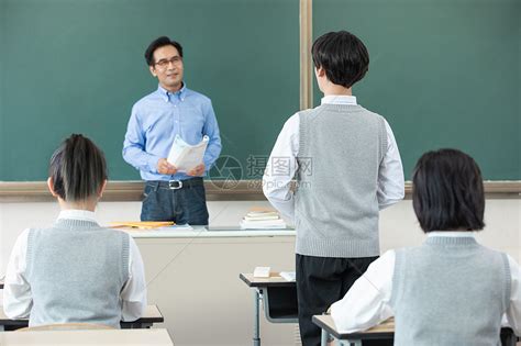老师和学生在课堂上高清图片下载-正版图片500608078-摄图网