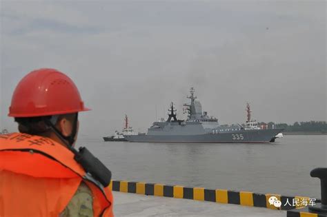 俄罗斯海军舰艇编队访问上海 - 时政要闻 - 国防教育网