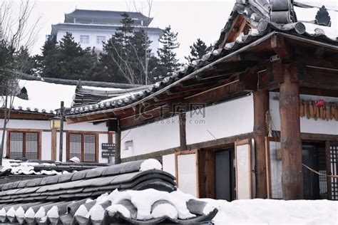 延边延吉民俗园冬天下雪建筑高清摄影大图-千库网