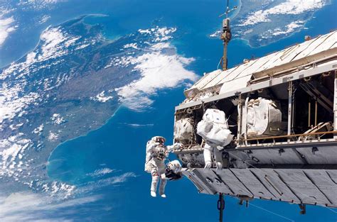 国际太空站翱翔于地球之上|地球|太空船|天文_新浪新闻