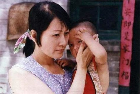 演王亚茹成名的黄梅莹，原来她老公就是此男演员，儿子浓眉大眼