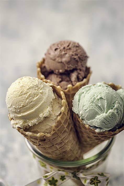 开心果冰淇淋,香草兰,巧克力,巧克力冰淇淋,香草冰淇淋,冰淇淋店,冰淇淋蛋卷,圣代,冰淇淋,圆锥,摄影素材,汇图网www.huitu.com