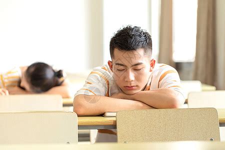 大学生上课玩手机、睡倒一大片，只怪学生自己？老师就没点责任？|学生|老师|大学生_新浪新闻