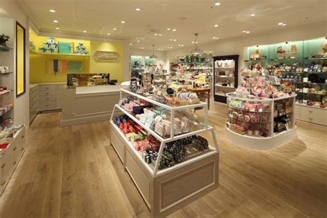 日本东京下午茶礼品店设计 – 米尚丽零售设计网-店面设计丨办公室设计丨餐厅设计丨SI设计丨VI设计