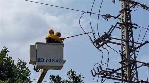 南方电网云南曲靖宣威供电局带电作业提高供电可靠性（图）|带电|停电|云南曲靖_新浪新闻