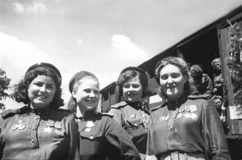 苏联女兵回忆纳粹投降：曾与希特勒颚骨为伴|希特勒|女兵|纳粹_新浪军事_新浪网