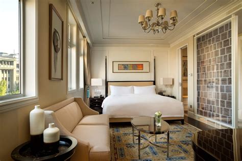 那一抹红的法式优雅~酒廊应是国内最佳 昆明索菲特大酒店 豪华套房 入住体验 - 知乎