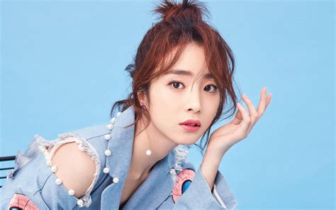 钟靓一个睿智中透着可爱的姑娘图片