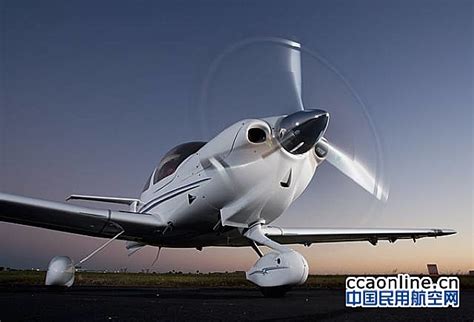 万丰奥威子公司与中国民航大学签署24架钻石DA40 NG购机协议 - 民用航空网