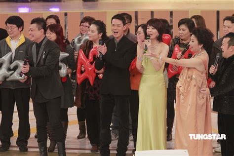 图文：TVB42周年台庆红毯--全台艺人齐唱TVB金曲_影音娱乐_新浪网